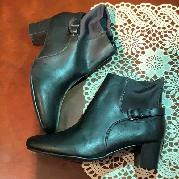 East 5th Black Heeled Booties | Size 9.5 - Picture 3 of 6